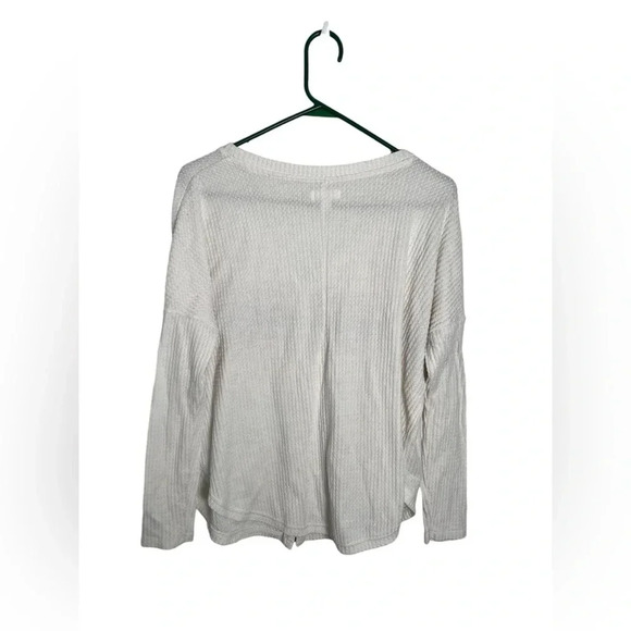Colsie White Long Sleeve Button up waffle shirt size Medium - Picture 5 of 5